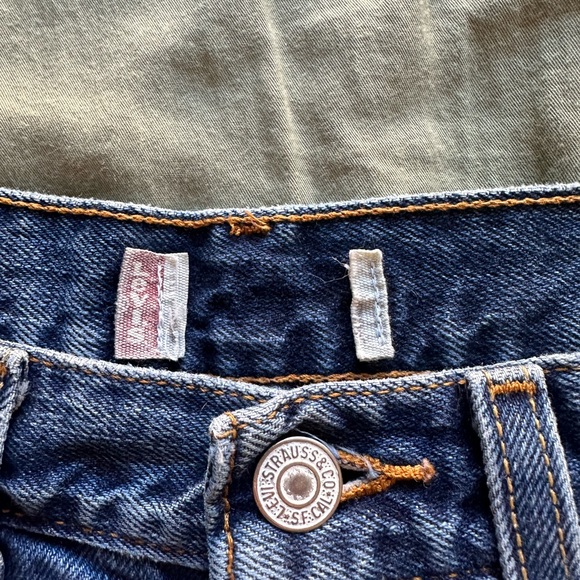 Vintage Levi’s 569 Dark Wash Denim Cutoff Shorts - Picture 3 of 5